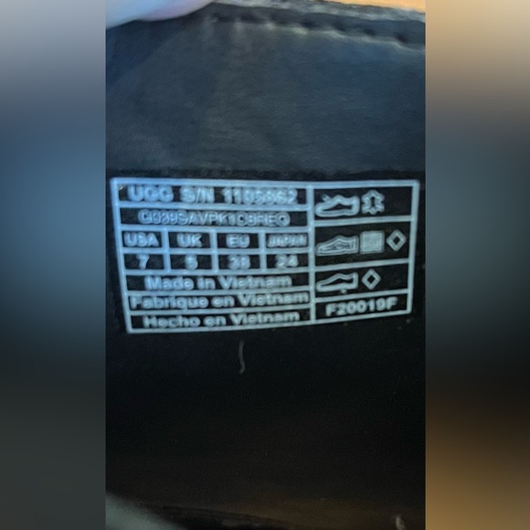 UGG Atwood Leather Stacked Heel Zipper Ankle Black Boots, Size 7 NEW - Picture 6 of 6